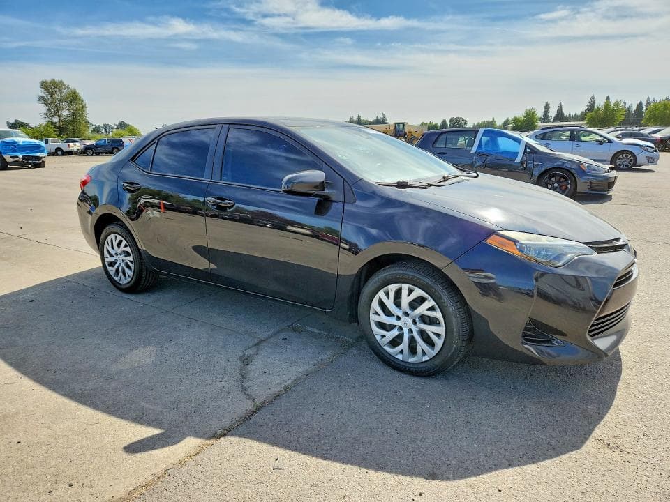2018 TOYOTA COROLLA LE 4