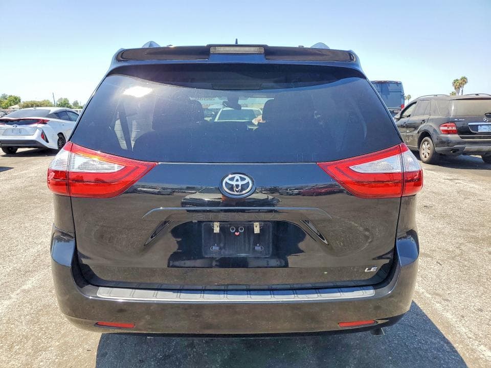 2018 TOYOTA SIENNA LE 6