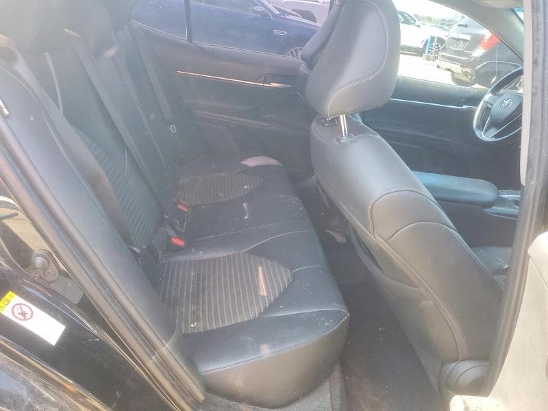 2018 TOYOTA CAMRY SE 10