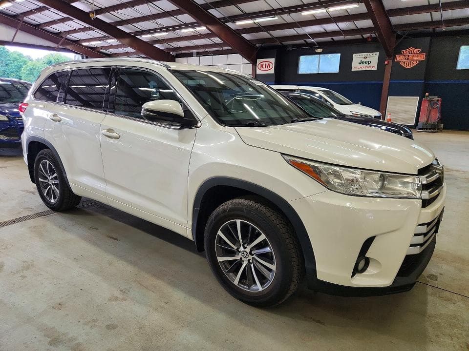 2017 TOYOTA HIGHLANDER XLE 4