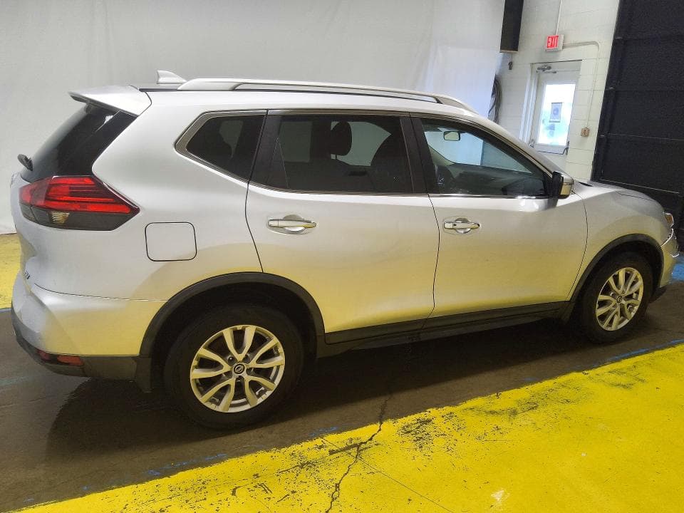 2017 NISSAN ROGUE SV 3