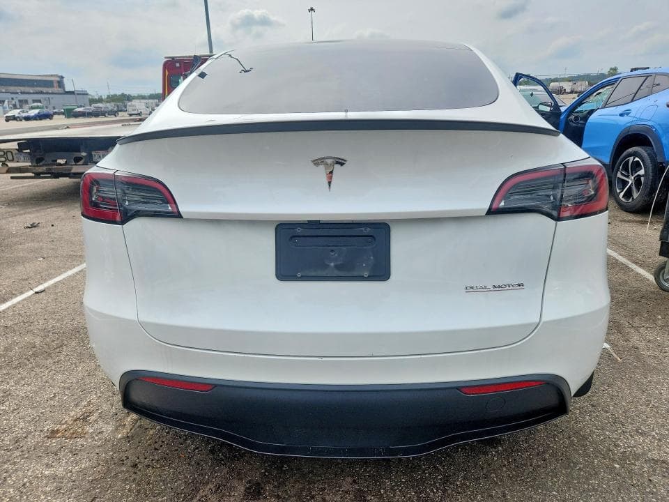 2024 TESLA MODEL Y 6