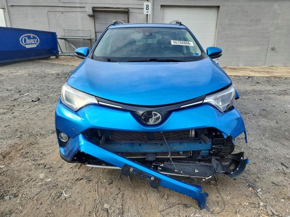 2017 TOYOTA RAV4 XLE 5