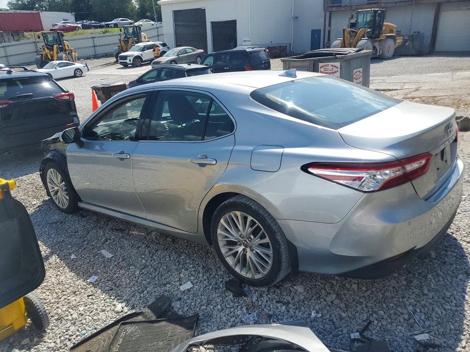 2020 TOYOTA CAMRY XLE 2
