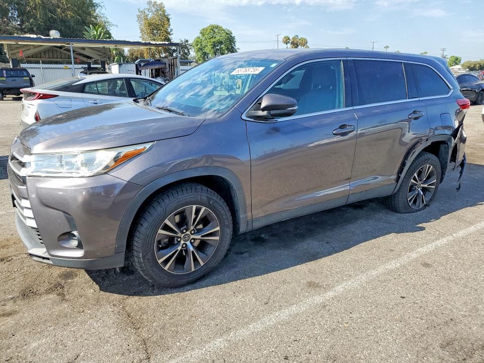 2019 TOYOTA HIGHLANDER LE - 1