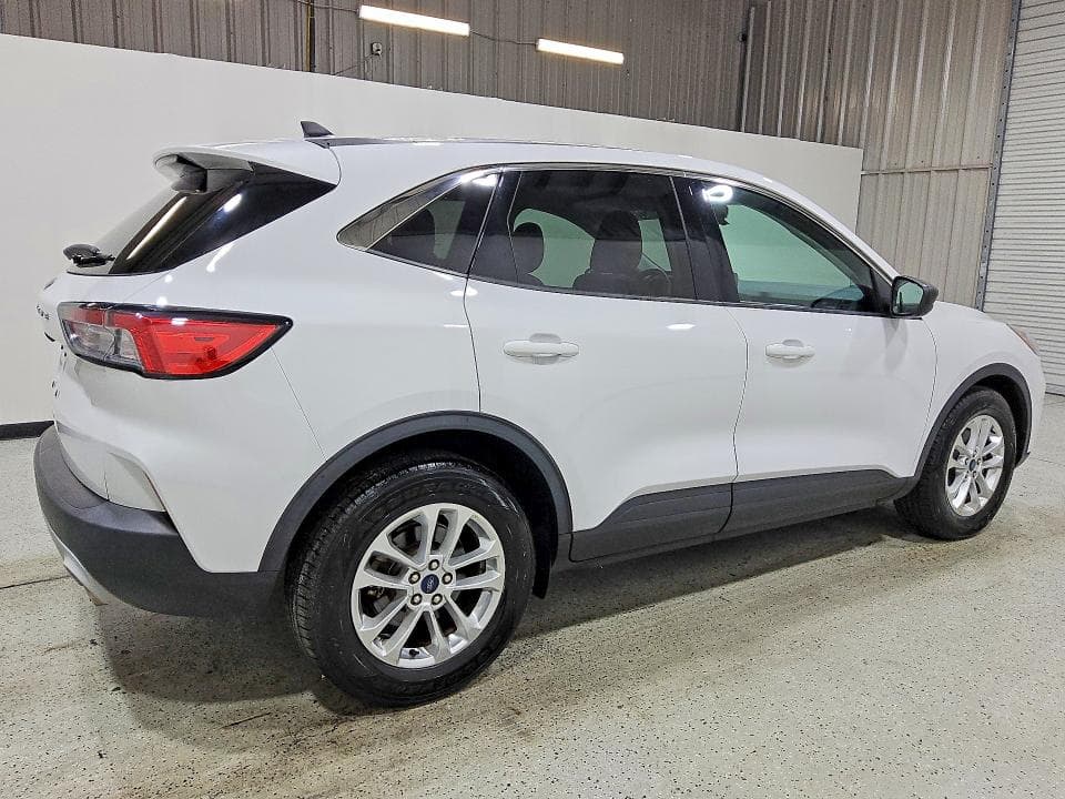 2022 FORD ESCAPE SE 3