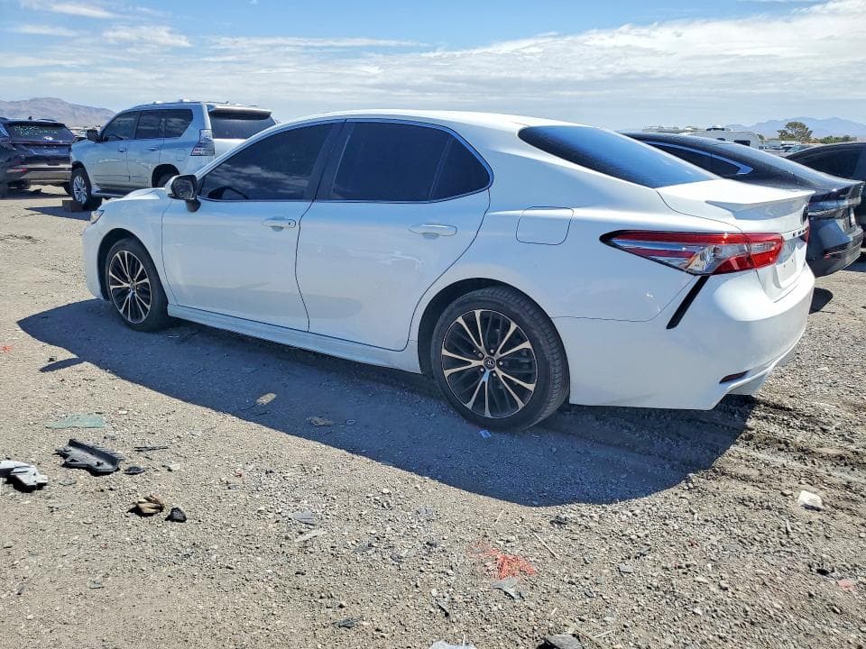 2018 TOYOTA CAMRY SE 2