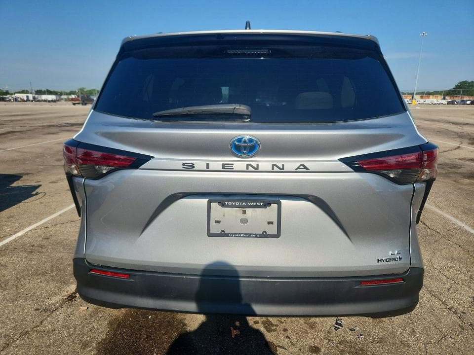 2021 TOYOTA SIENNA LE 6