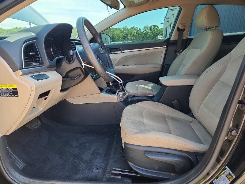 2017 HYUNDAI ELANTRA SE 7