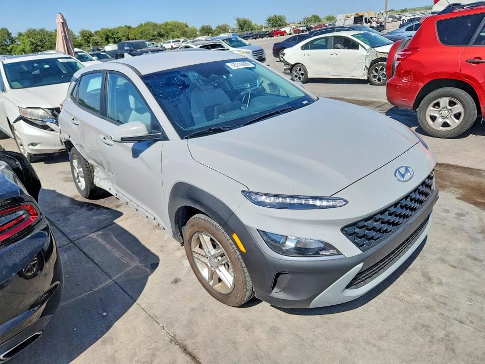 2023 HYUNDAI KONA SE 4