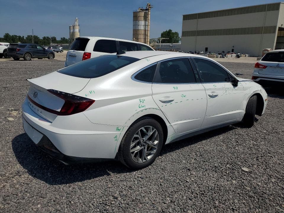 2022 HYUNDAI SONATA SEL 3