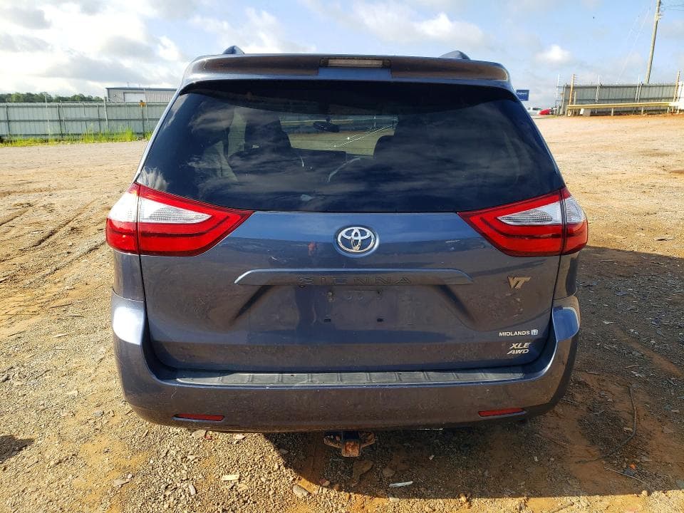 2017 TOYOTA SIENNA XLE 7-PASSENGER 6