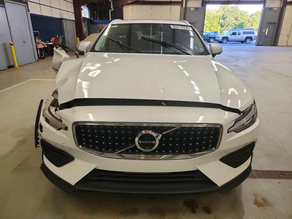 2025 VOLVO V60 CROSS COUNTRY PLUS 5