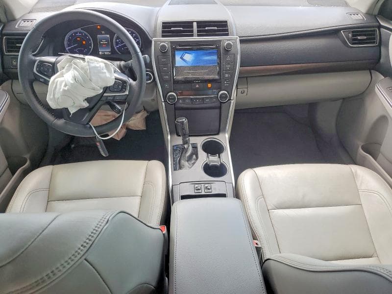 2017 TOYOTA CAMRY XLE 8