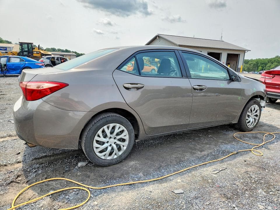 2017 TOYOTA COROLLA LE 3