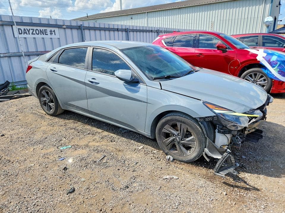 2022 HYUNDAI ELANTRA SEL 4
