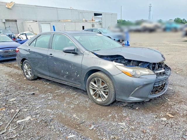 2017 TOYOTA CAMRY SE 4