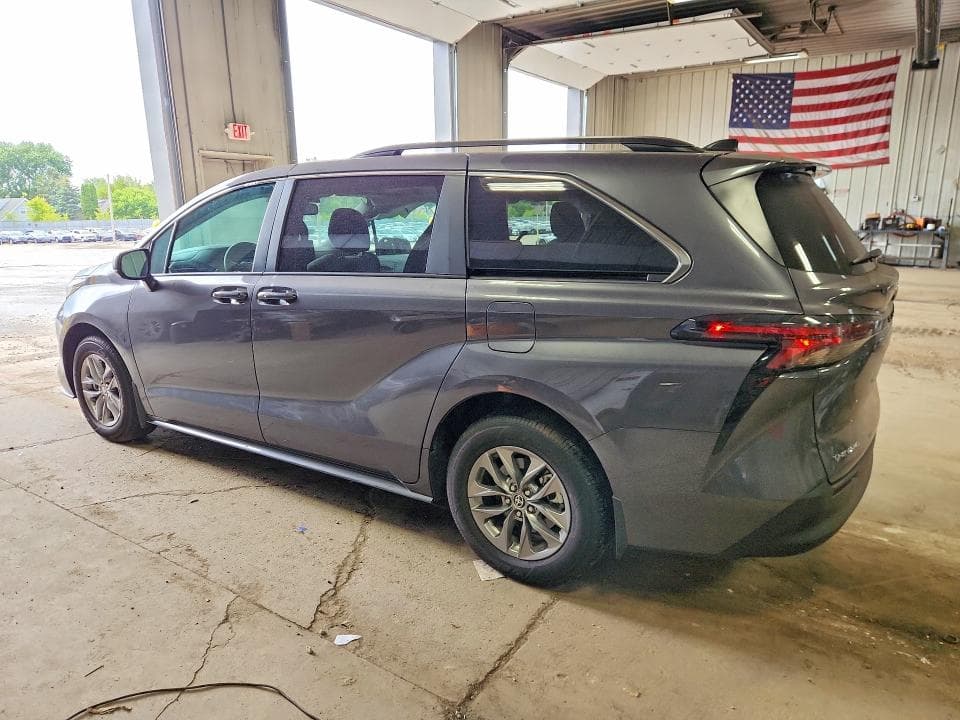 2025 TOYOTA SIENNA LE 2