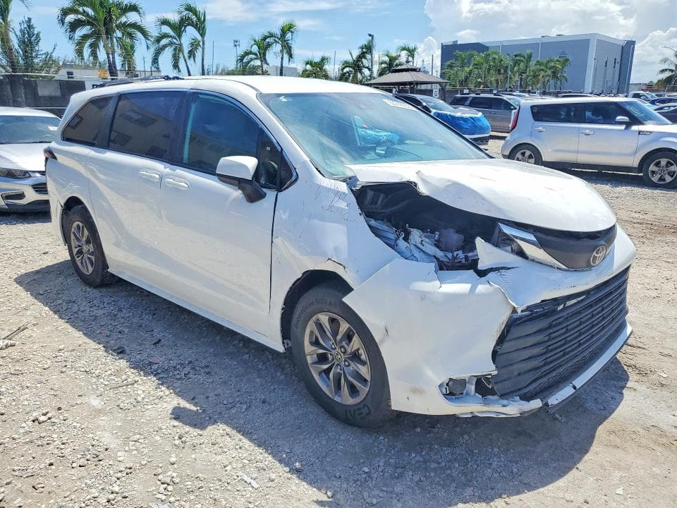 2026 TOYOTA SIENNA LE 4