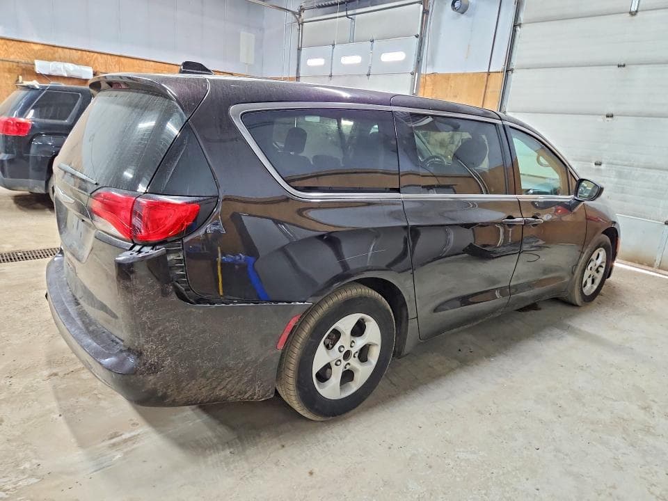 2017 CHRYSLER PACIFICA LX 3