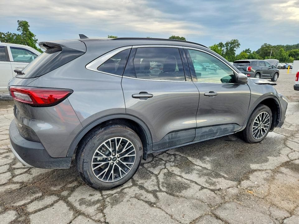 2026 FORD ESCAPE 3