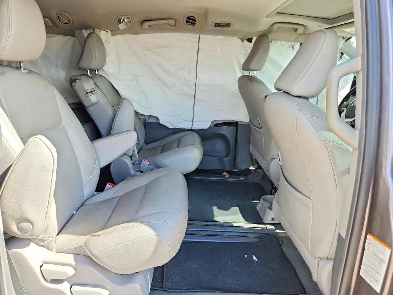 2019 TOYOTA SIENNA XLE 8-PASSENGER 11