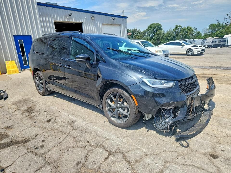 2023 CHRYSLER PACIFICA TOURING L 4