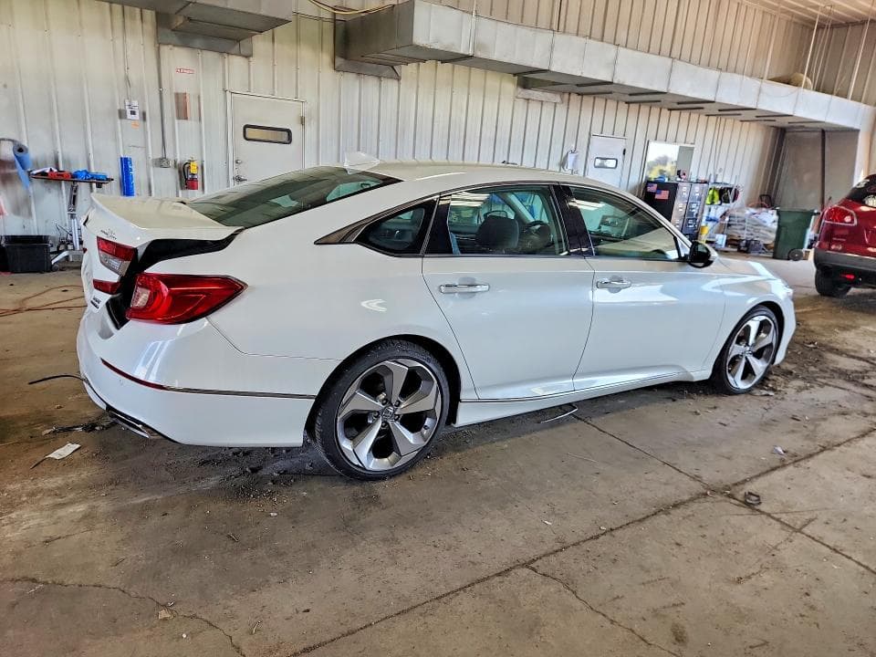 2018 HONDA ACCORD TOURING 3