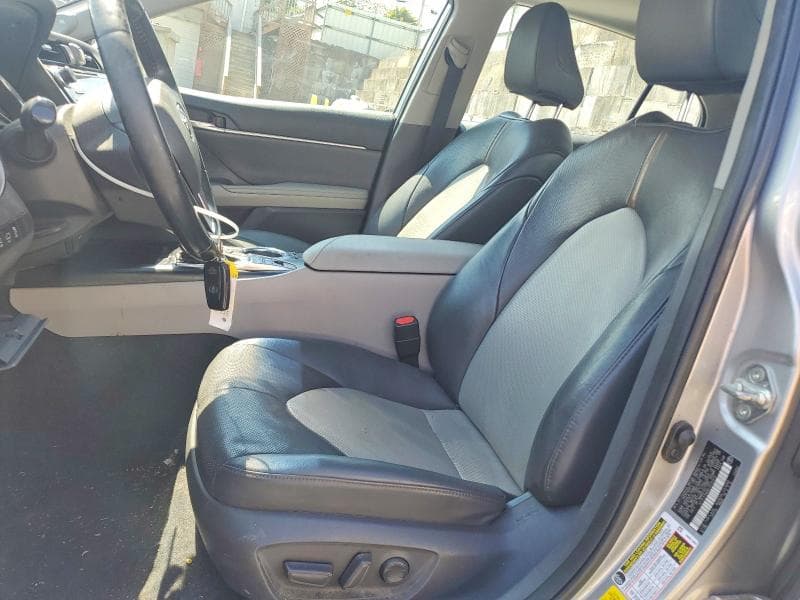 2020 TOYOTA CAMRY XLE 7