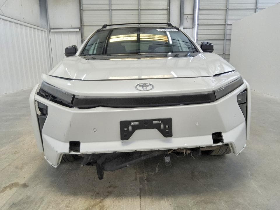 2026 TOYOTA BZ XLE PLUS 5