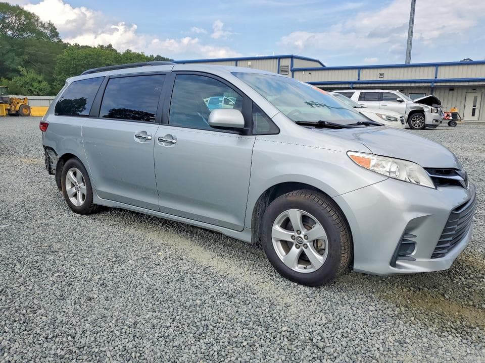 2020 TOYOTA SIENNA LE 4
