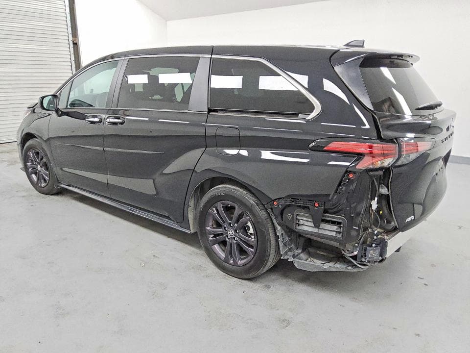 2024 TOYOTA SIENNA XSE 2