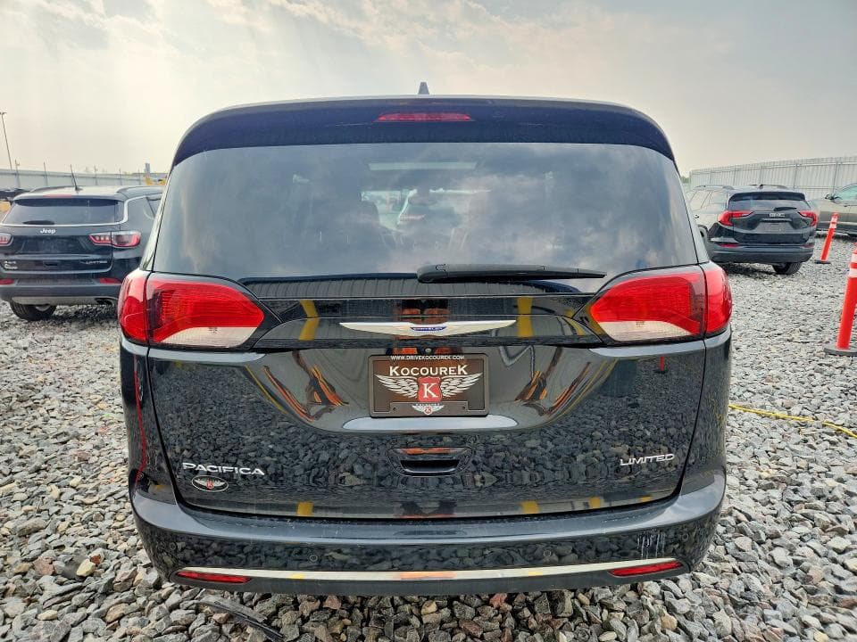 2018 CHRYSLER PACIFICA LIMITED 6