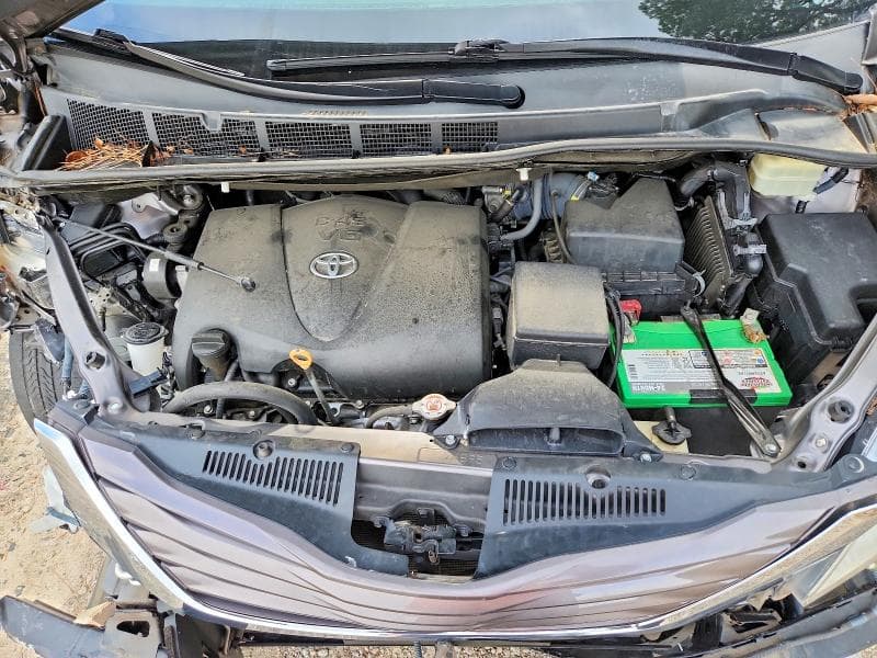 2017 TOYOTA SIENNA LE 12