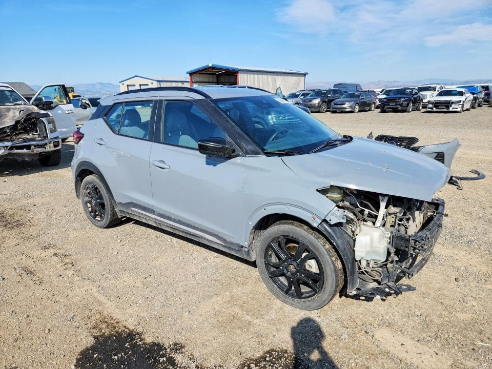 2021 NISSAN KICKS SR 4