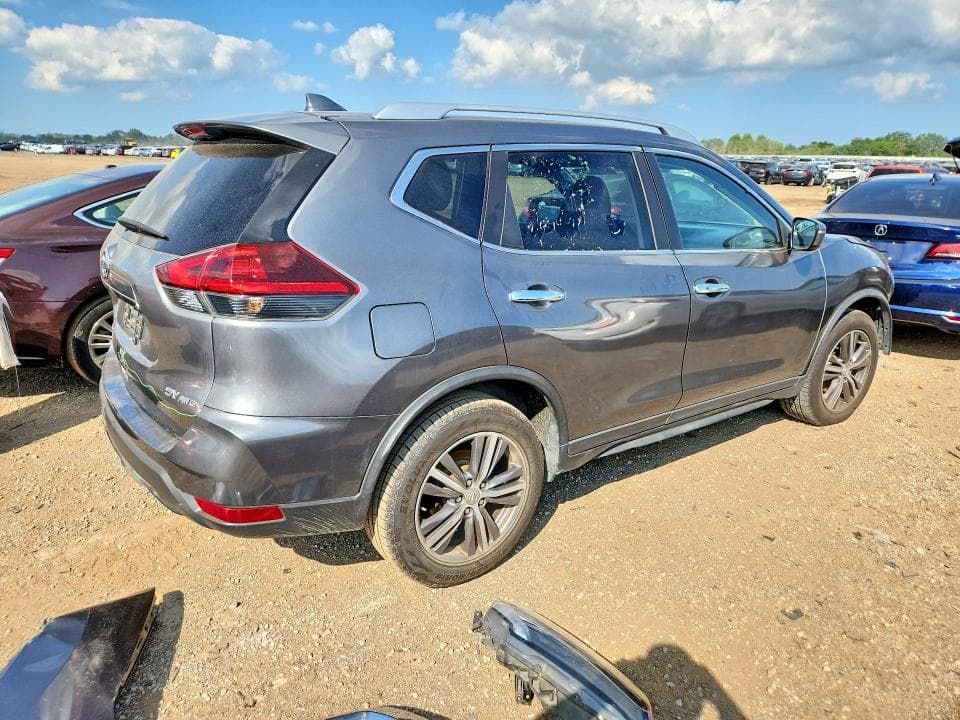 2018 NISSAN ROGUE SV 3