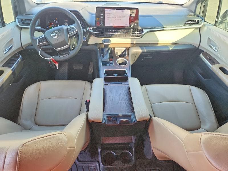 2022 TOYOTA SIENNA XLE 8