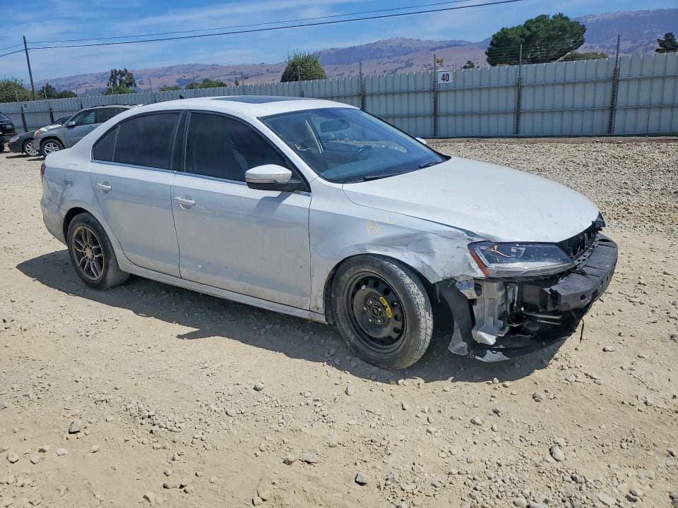 2017 VOLKSWAGEN JETTA SE 4