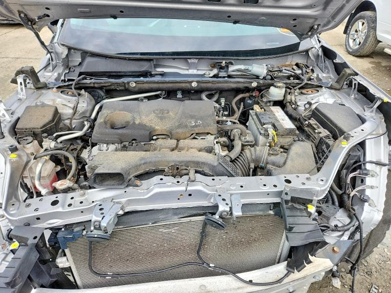 2019 TOYOTA RAV4 XLE 11