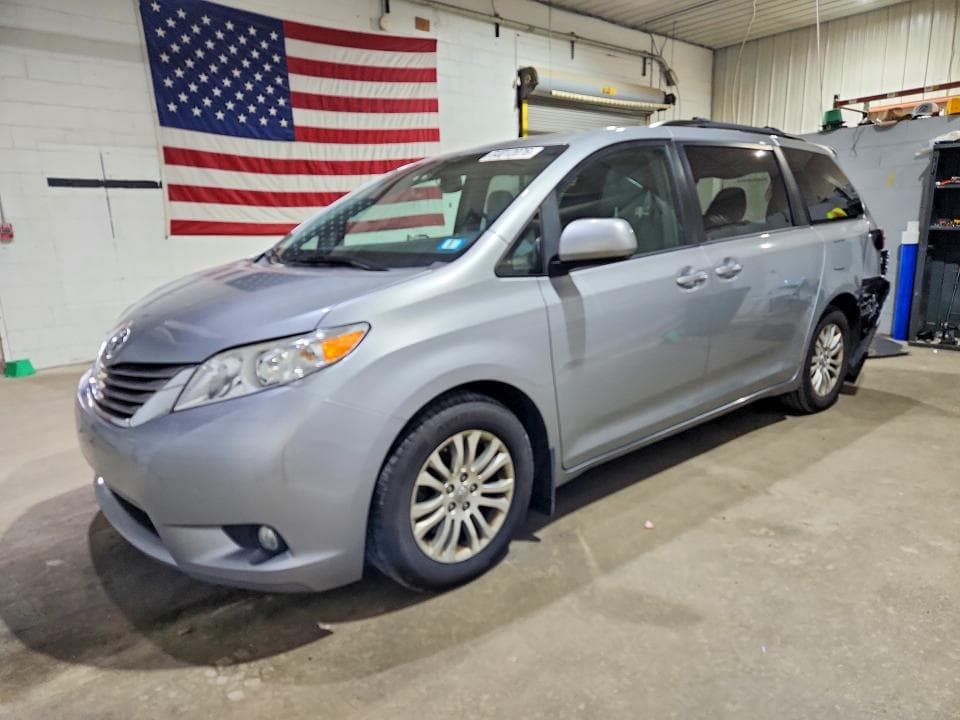 2017 TOYOTA SIENNA XLE 8-PASSENGER - 1