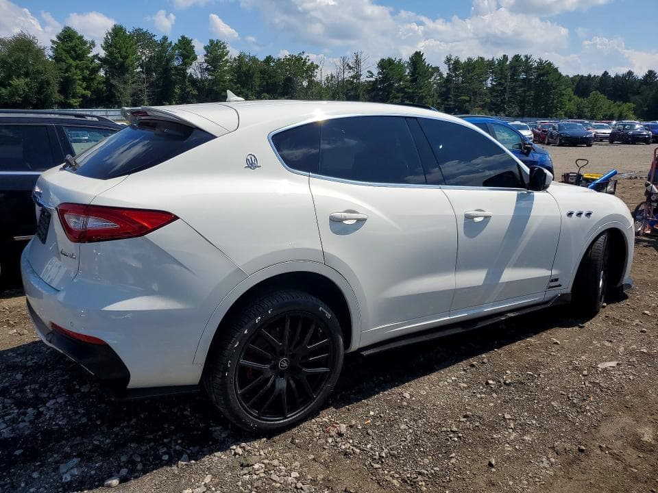 2019 MASERATI LEVANTE GTS 3