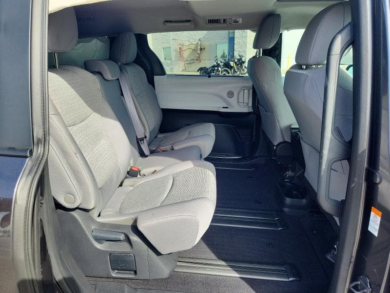 2025 TOYOTA SIENNA LE 11