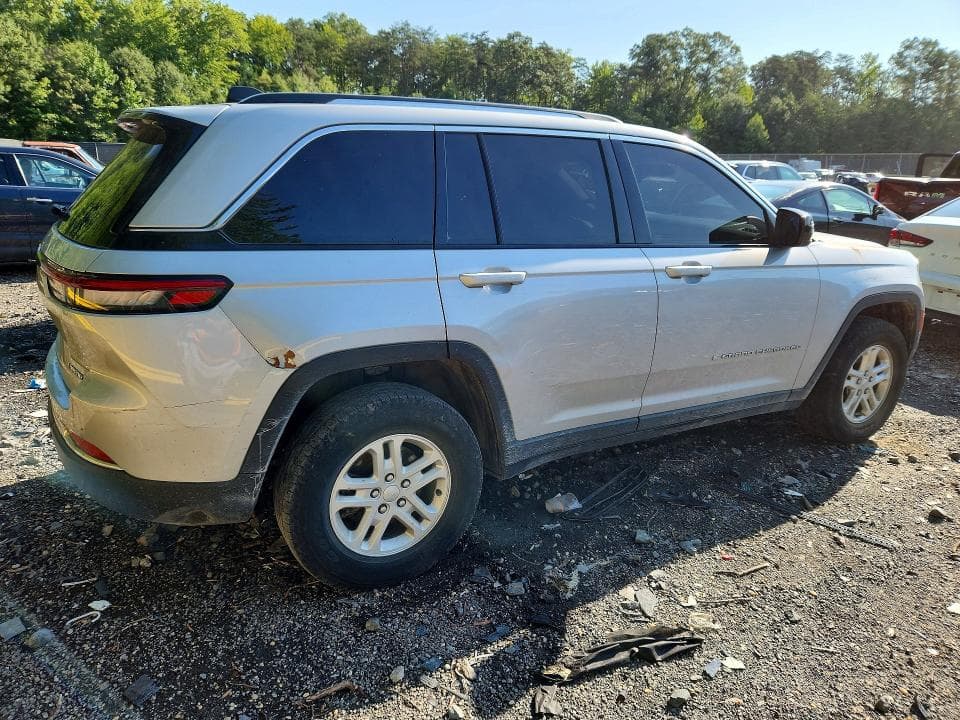 2023 JEEP GRAND CHEROKEE LAREDO 3