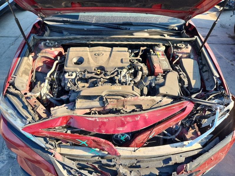 2018 TOYOTA CAMRY SE 11