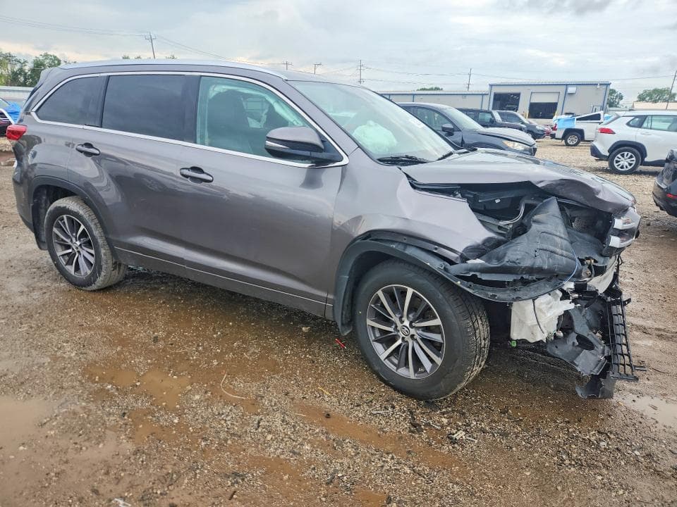 2018 TOYOTA HIGHLANDER XLE 4