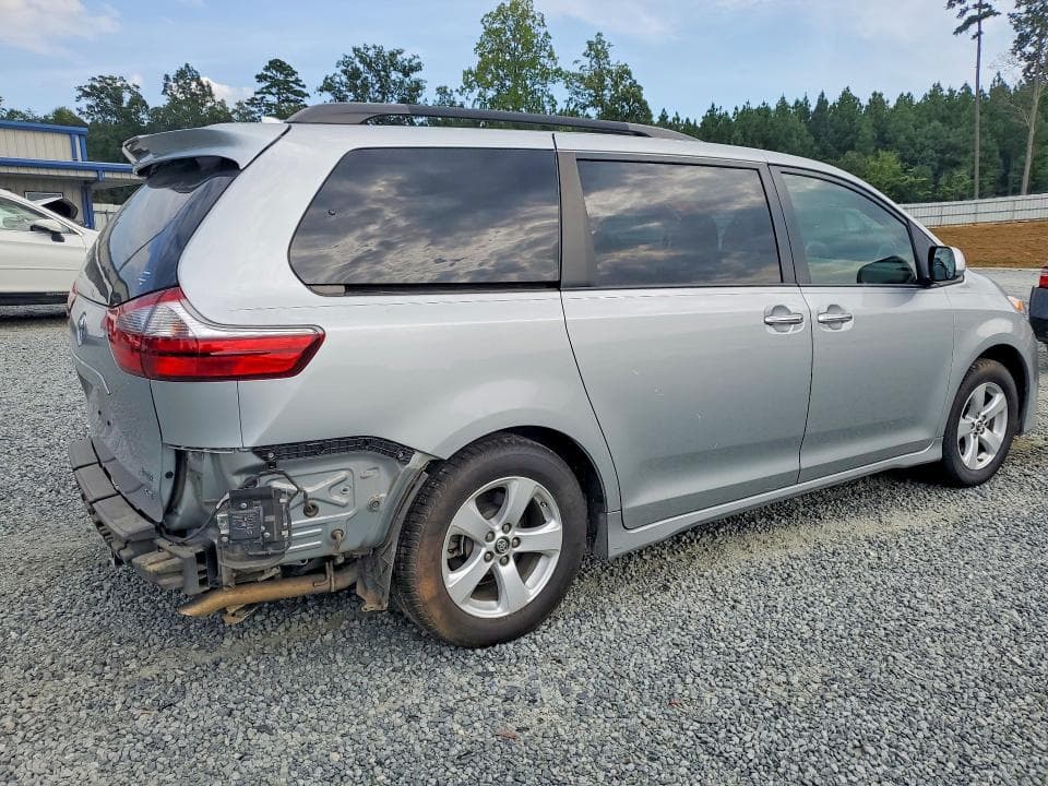 2020 TOYOTA SIENNA LE 3