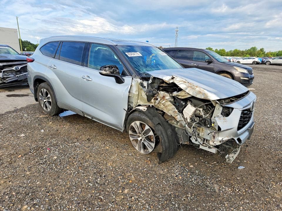 2020 TOYOTA HIGHLANDER XLE 4