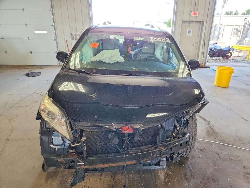 2018 TOYOTA SIENNA LE 5
