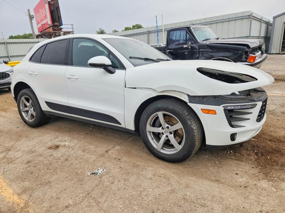 2018 PORSCHE MACAN 4