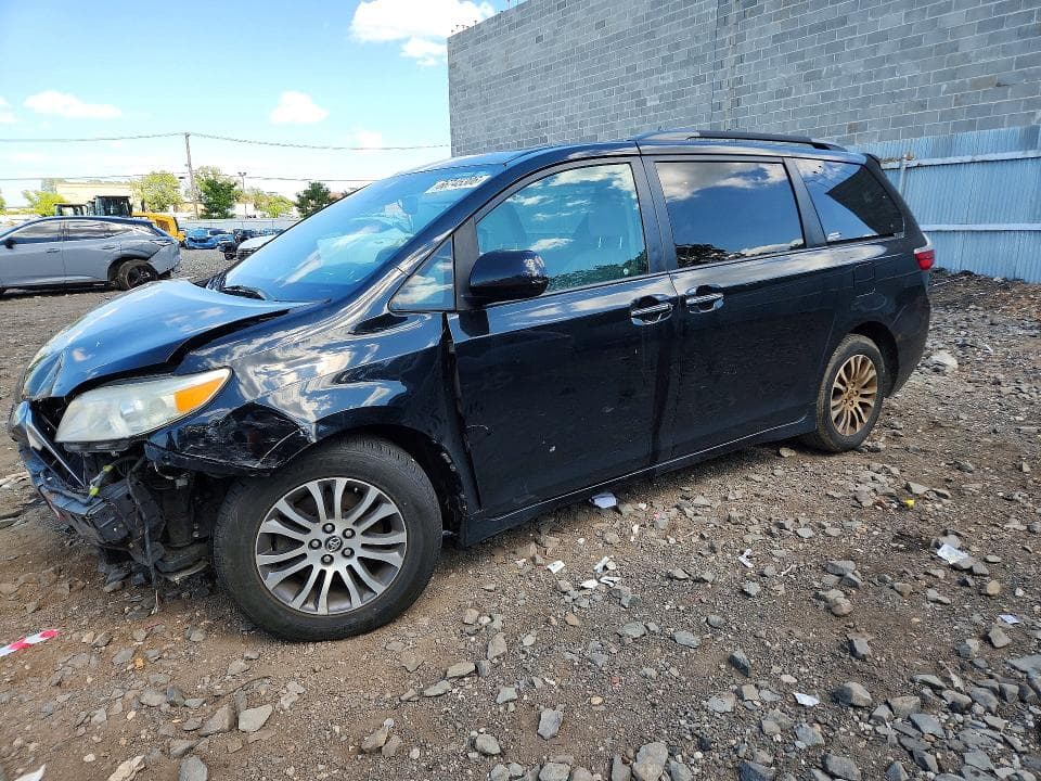 2018 TOYOTA SIENNA XLE 8-PASSENGER - 1